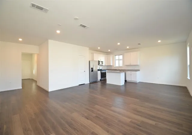 Photo 4 of Single family home for sale at 16439 Big Hickory Dr, Conroe, TX 77302 | MLS# 33174168 | Listing updated on 2026-08-31