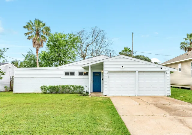 Photo 1 of Sale Pending at 105 Marlin Ave, Galveston, TX 77550 | MLS# 64416065 | Listing updated on 2026-08-07