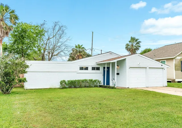 Photo 2 of Sale Pending at 105 Marlin Ave, Galveston, TX 77550 | MLS# 64416065 | Listing updated on 2026-08-07