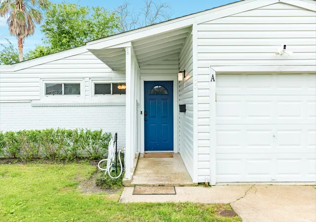 Photo 3 of Sale Pending at 105 Marlin Ave, Galveston, TX 77550 | MLS# 64416065 | Listing updated on 2026-08-07