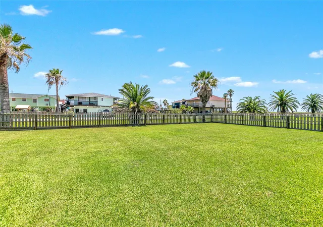4th image of 1319 Middle St, Freeport, TX 77541 | MLS# 11155579