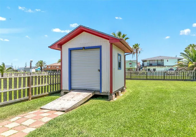 5th image of 1319 Middle St, Freeport, TX 77541 | MLS# 11155579