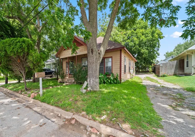 Homes for sale in Brenham, TX | 1409 Lauraine St, Brenham, TX 77833 | MLS# 70686244