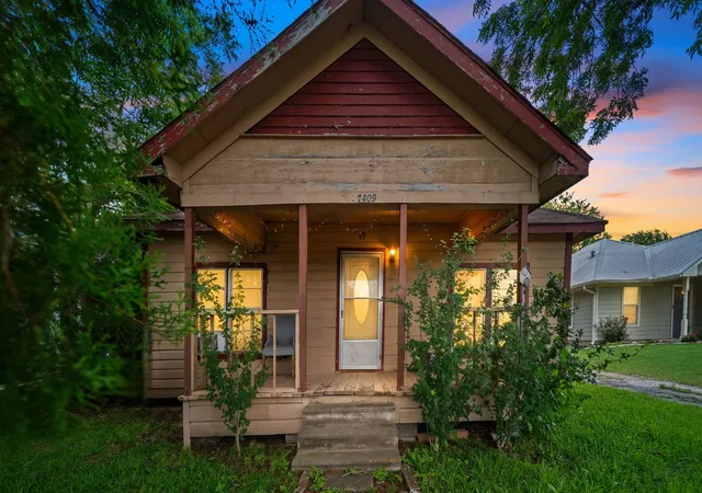 Homes for sale in Brenham, TX | 1409 Lauraine St, Brenham, TX 77833 | MLS# 70686244