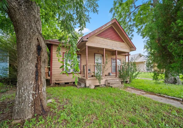 Homes for sale in Brenham, TX | 1409 Lauraine St, Brenham, TX 77833 | MLS# 70686244