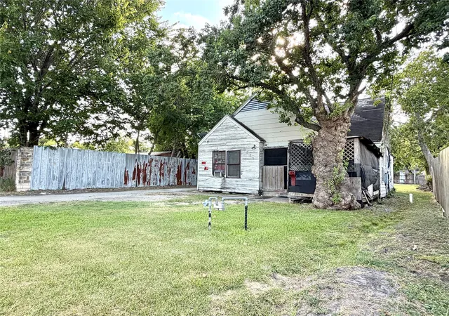 Photo 2 of Single family home for sale at 2936 Golfcrest Blvd, Houston, TX 77087 | MLS# 72676501 | Listing updated on 2026-09-09