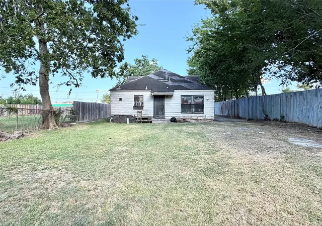 Photo 4 of Single family home for sale at 2936 Golfcrest Blvd, Houston, TX 77087 | MLS# 72676501 | Listing updated on 2026-09-09