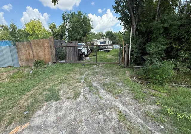 Photo 1 of Land for sale at Tbd Hewrick, Houston, TX 77020 | MLS# 92030640 | Listing updated on 2025-09-29