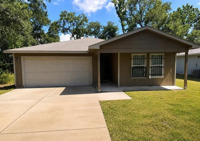 Photo 1 of Single family home for sale at 5609 Langley Rd, Houston, TX 77016 | MLS# 39059445 | Listing updated on 2026-09-04