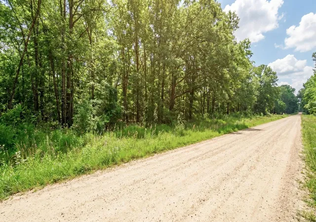 Photo 4 of Sale Pending at 606 Moonbeam Dr, Livingston, TX 77351 | MLS# 35982550 | Listing updated on 2026-10-06
