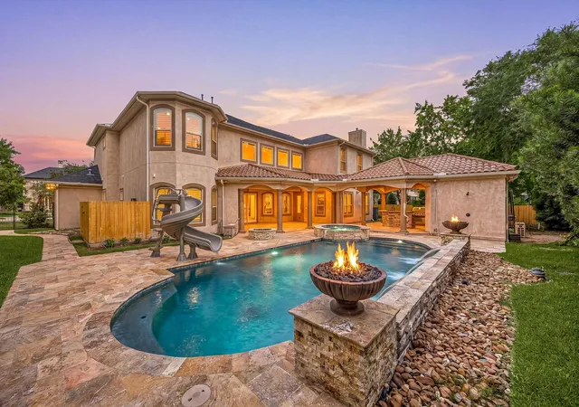 3rd image of 1711 Oak Shade Dr, Sugar Land, TX 77479 | MLS# 49099977