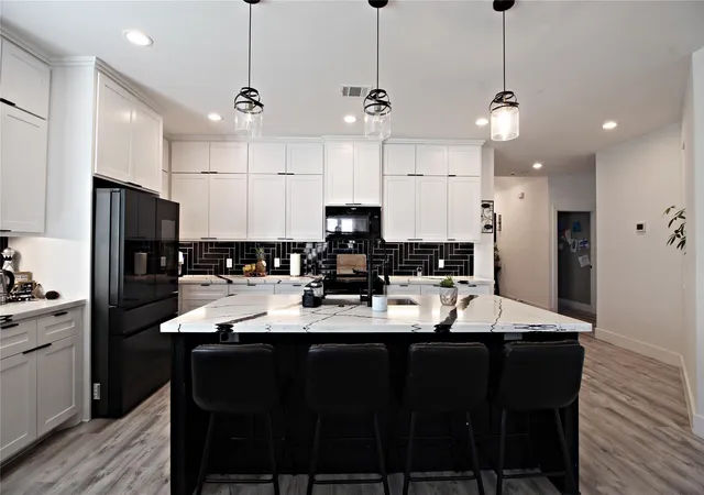 5th image of 1118 N Shepherd Dr, Baytown, TX 77520 | MLS# 17137066