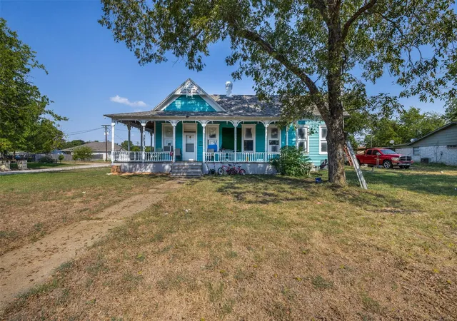 Homes for sale in Hearne, TX | 610 W Davis St, Hearne, TX 77859 | MLS# 55153350