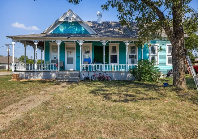 Homes for sale in Hearne, TX | 610 W Davis St, Hearne, TX 77859 | MLS# 55153350