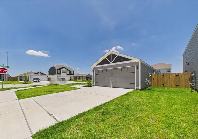 Photo 3 of Single family home for sale at 6403 Winter Elm St, Houston, TX 77048 | MLS# 25883899 | Listing updated on 2026-06-02