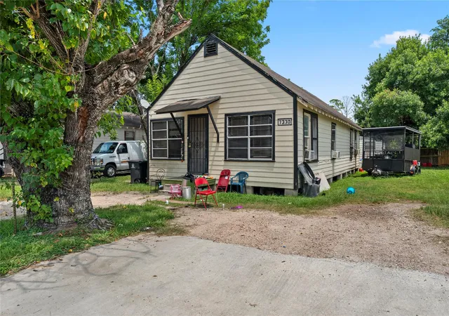 2nd image of 7330 Parkes St, Houston, TX 77088 | MLS# 61926388