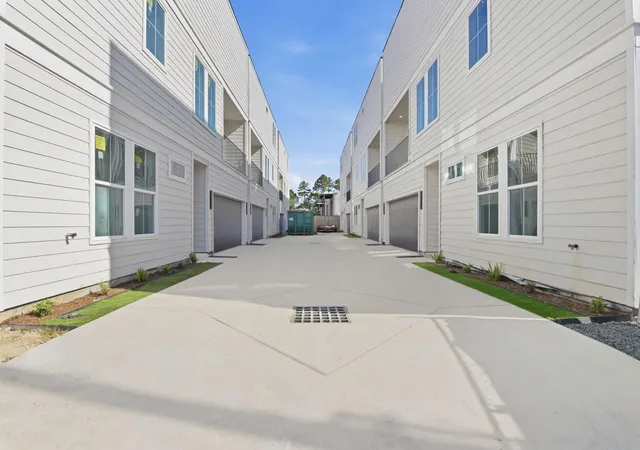 48th image of 2212 Lou Ellen Ln #F, Houston, TX 77018 | MLS# 37731390