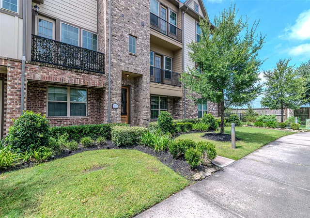 Photo 4 of Townhouse for sale at 18309 Crystal Knoll Dr, Cypress, TX 77433 | MLS# 38366873 | Listing updated on 2026-09-21