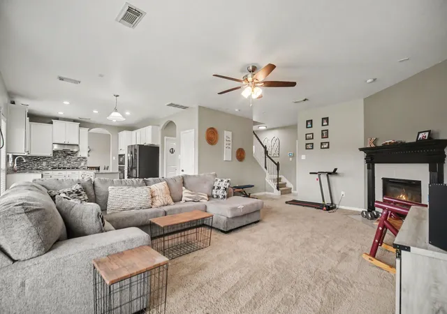 4th image of 2014 Orchard Spring Dr, Pearland, TX 77581 | MLS# 82669550