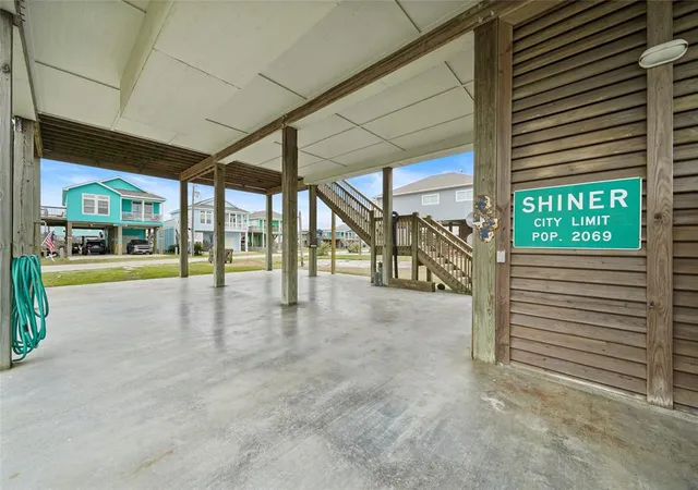 4th image of 962 Driftwood Dr, Port Bolivar, TX 77650 | MLS# 8530333