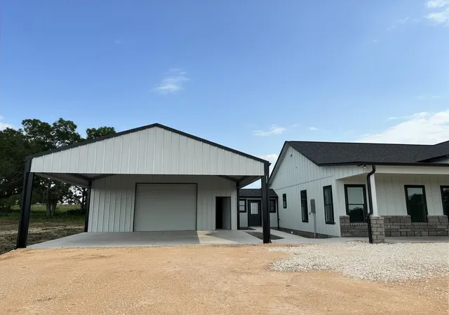 3rd image of 3880 Hranicky Rd, Schulenburg, TX 78956 | MLS# 51556357