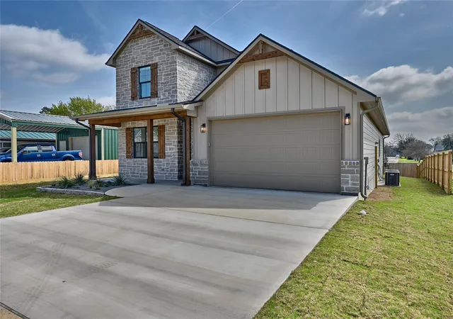 Photo 1 of Single family home for sale at 1033 S Masonic St, Bellville, TX 77418 | MLS# 49548883 | Listing updated on 2026-09-04