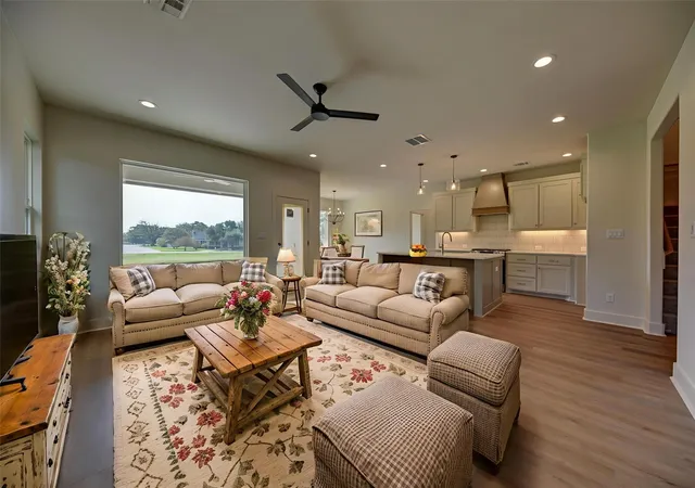 Photo 3 of Single family home for sale at 1033 S Masonic St, Bellville, TX 77418 | MLS# 49548883 | Listing updated on 2026-09-04