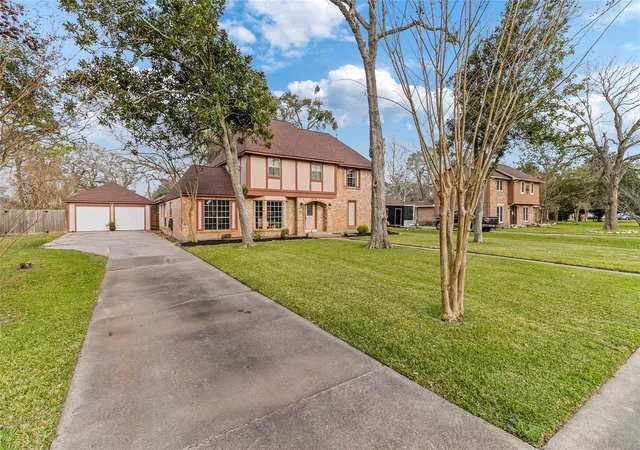 3rd image of 105 Poinciana Street Street, Lake Jackson, TX 77566 | MLS# 49515180