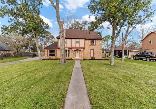 4th image of 105 Poinciana Street Street, Lake Jackson, TX 77566 | MLS# 49515180