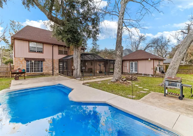 5th image of 105 Poinciana Street Street, Lake Jackson, TX 77566 | MLS# 49515180
