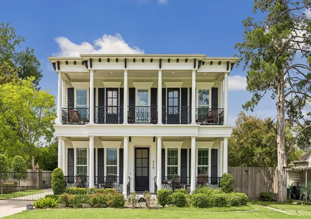 Photo 1 of Single family home for sale at 236 W 32nd Street, Houston, TX 77018 | MLS# 14348505 | Listing updated on 2026-08-08