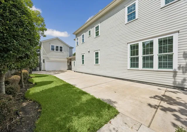 Photo 4 of Single family home for sale at 236 W 32nd Street, Houston, TX 77018 | MLS# 14348505 | Listing updated on 2026-08-08