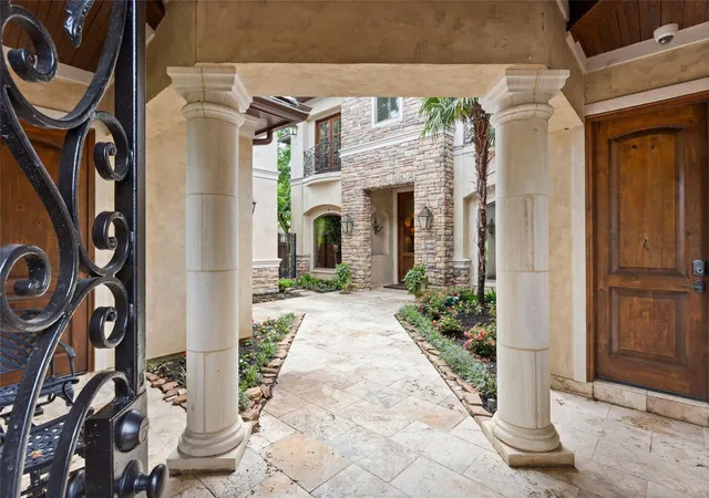 2nd image of 11703 Empress Oaks Ct, Houston, TX 77082 | MLS# 83778511