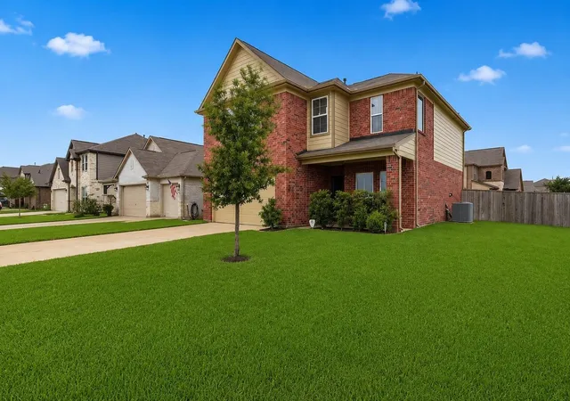Photo 2 of Single family home for sale at 128 Shining Point Dr, Waller, TX 77484 | MLS# 24886041 | Listing updated on 2026-07-31