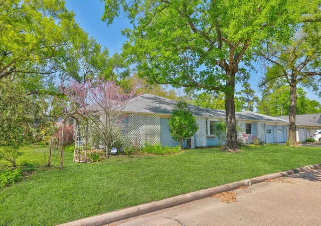 Photo 3 of Single family home for sale at 18002 Bambridge Dr NW, Houston, TX 77090 | MLS# 16182901 | Listing updated on 2026-08-19