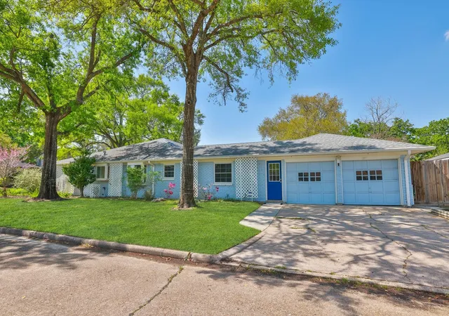 Photo 4 of Single family home for sale at 18002 Bambridge Dr NW, Houston, TX 77090 | MLS# 16182901 | Listing updated on 2026-08-19