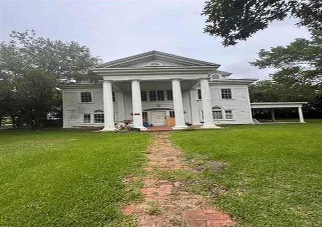 2nd image of 1792 Broadway St, Beaumont, TX 77701 | MLS# 60961084
