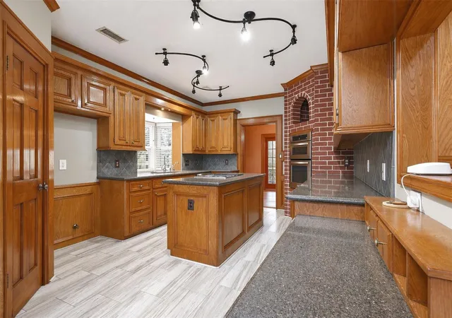Photo 3 of Sale Pending at 6118 Hampton Way Ct, Spring, TX 77389 | MLS# 81043002 | Listing updated on 2026-08-15