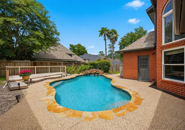 Photo 4 of Sale Pending at 6118 Hampton Way Ct, Spring, TX 77389 | MLS# 81043002 | Listing updated on 2026-08-15