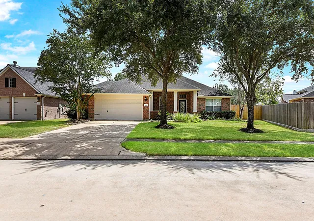 Single family home for sale at 28119 Rusty Hawthorne Dr, Katy, TX 77494 | MLS# 60539613