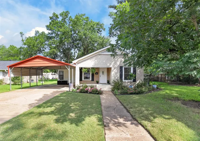 Homes for sale in Crockett, TX | 107 Charles St, Crockett, TX 75835 | MLS# 52376999