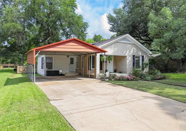 Homes for sale in Crockett, TX | 107 Charles St, Crockett, TX 75835 | MLS# 52376999