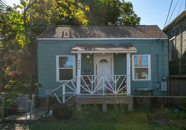 Photo 1 of Single family home for sale at 1517 J H Clouser St, Galveston, TX 77550 | MLS# 88237691 | Listing updated on 2026-08-21