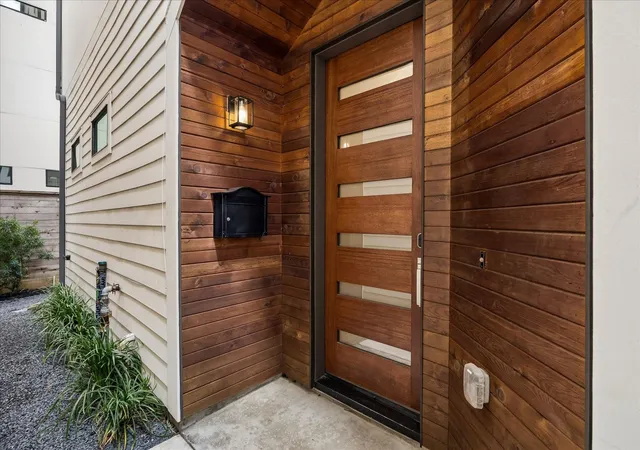Photo 2 of Single family home for sale at 1505 Truxillo St #C, Houston, TX 77004 | MLS# 4735402 | Listing updated on 2026-09-16