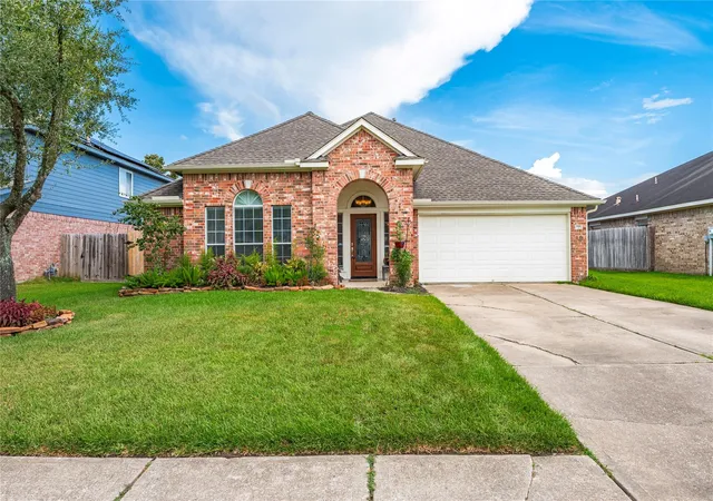 1st image of 416 Magnolia Wy, League City, TX 77573 | MLS# 92563123