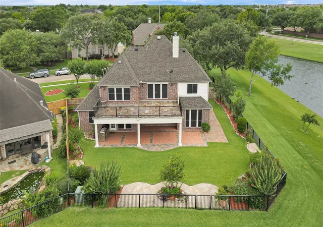 2nd image of 11411 Gladewater Dr, Pearland, TX 77584 | MLS# 49147034
