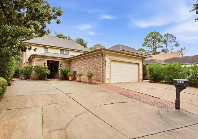 Photo 3 of Single family home for sale at 2807 Quail Holw Dr, Missouri City, TX 77459 | MLS# 84631940 | Listing updated on 2026-09-08