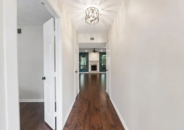 Photo 3 of Sale Pending at 1415 River Oaks Dr, Huntsville, TX 77340 | MLS# 22800913 | Listing updated on 2026-09-21