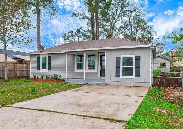 Photo 2 of Single family home for sale at 7010 S Hall St, Houston, TX 77028 | MLS# 65561110 | Listing updated on 2026-09-14