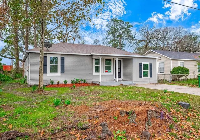 Photo 3 of Single family home for sale at 7010 S Hall St, Houston, TX 77028 | MLS# 65561110 | Listing updated on 2026-09-14